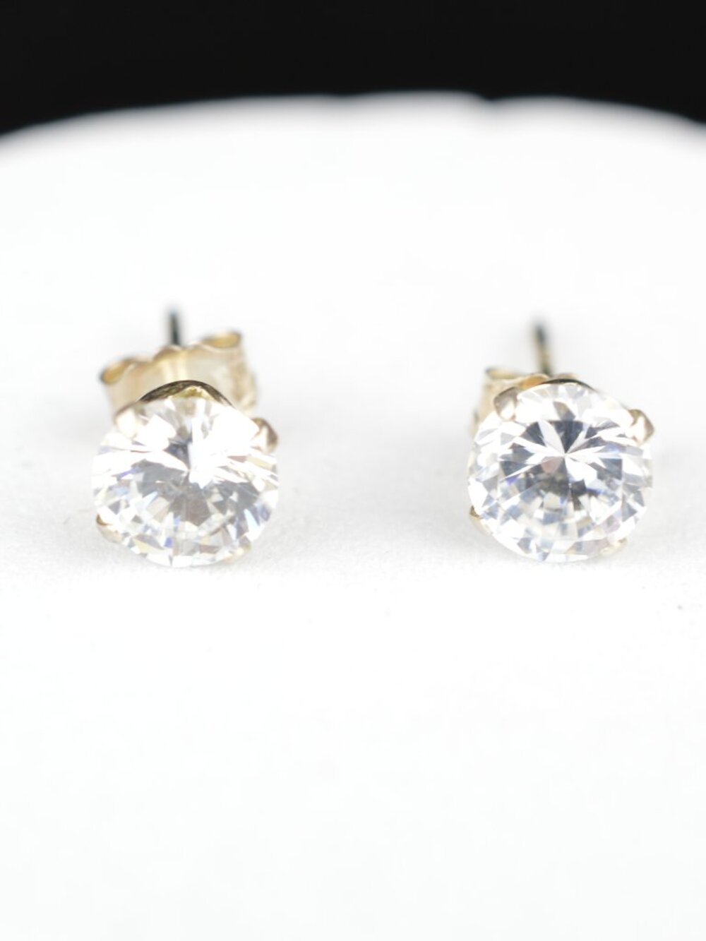 925 Sterling Silver Round Cut CZ Solitaire Stud Earrings Clear Sparkle Classic